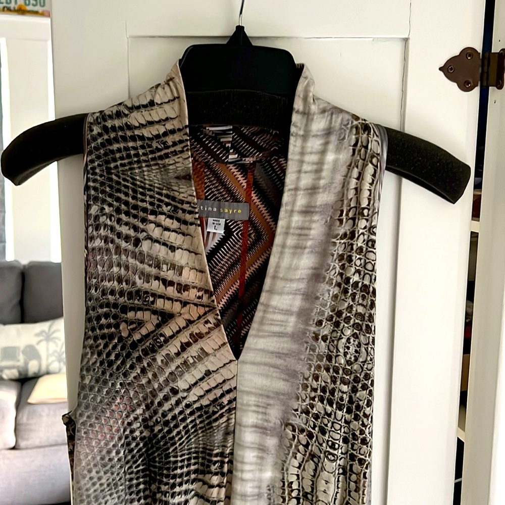 Luxurious sleeveless sheath dress